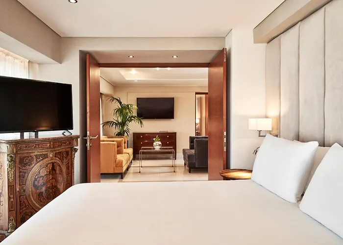 Bellevue On The Beach Suites